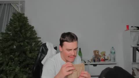 Snapshot of xx_raul_xx_ chatting on 01-18-26, 06:17 raul online show from 01-18-26, 06:17