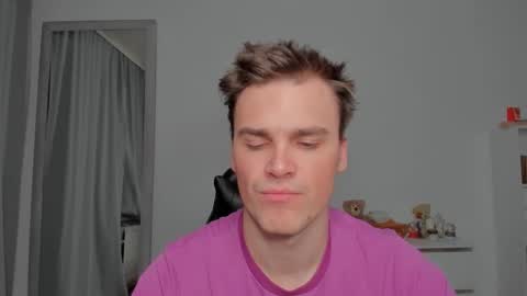 Snapshot of xx_raul_xx_ chatting on 02-09-26, 05:33 raul online show from 02-09-26, 05:33