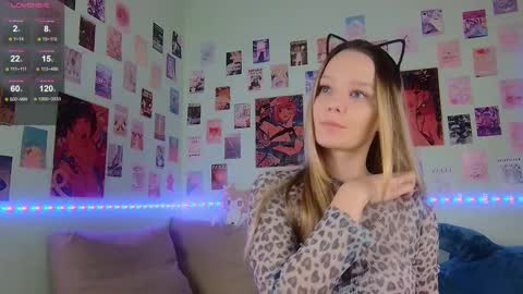 Snapshot of xx_sweet_xx chatting on 02-16-25, 03:48 Eva online show from 02-16-25, 03:48