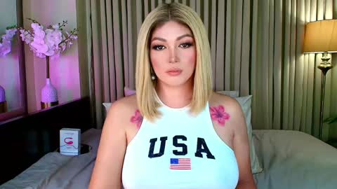Snapshot of xxbedroombeautyxx chatting on 12-12-24, 02:15 MISS NATALIA online show from 12-12-24, 02:15