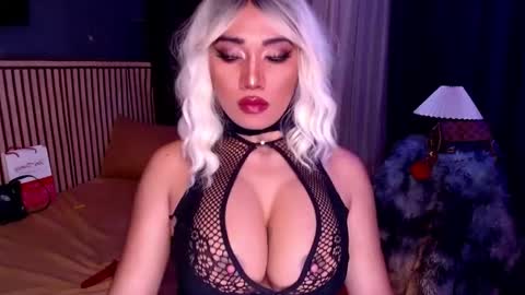 Snapshot of xxcinddyxx chatting on 11-19-25, 06:19 cinddy online show from 11-19-25, 06:19