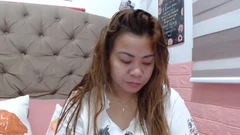 Snapshot of xxkryzelxx chatting on 02-19-25, 05:06 Dhel online show from 02-19-25, 05:06