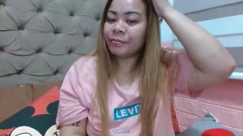 Snapshot of xxkryzelxx chatting on 10-20-25, 05:13 Dhel online show from 10-20-25, 05:13