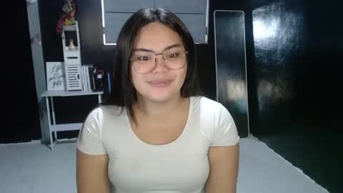 Snapshot of xxkylie_smithxx chatting on 11-03-25, 11:48 Kylie Smith online show from 11-03-25, 11:48