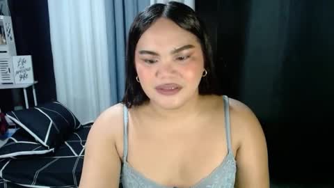 Snapshot of xxkylie_smithxx chatting on 11-17-25, 12:44 Kylie Smith online show from 11-17-25, 12:44