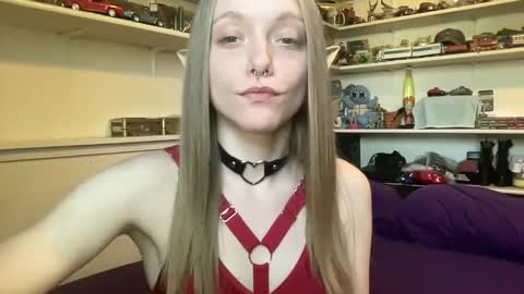 Snapshot of xxloveanastasia chatting on 10-06-25, 05:32 LoveAnastasia online show from 10-06-25, 05:32
