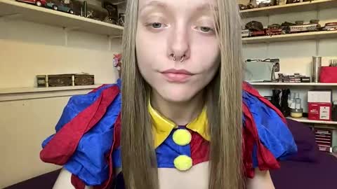 Snapshot of xxloveanastasia chatting on 10-16-25, 05:25 LoveAnastasia online show from 10-16-25, 05:25