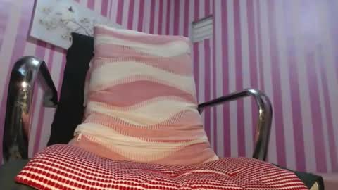 xxrowenatastycockforyouxx online show from 11-11-25, 04:23