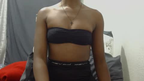 Snapshot of xxsexytalia28 chatting on 02-26-25, 07:05 xxsexytalia28 online show from 02-26-25, 07:05