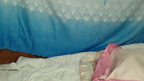 Snapshot of xxshantal chatting on 09-18-25, 11:18 xxshantal online show from 09-18-25, 11:18