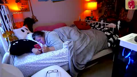 Snapshot of xxstrawberryjanexx chatting on 10-10-25, 09:58 Strawberry Jane online show from 10-10-25, 09:58