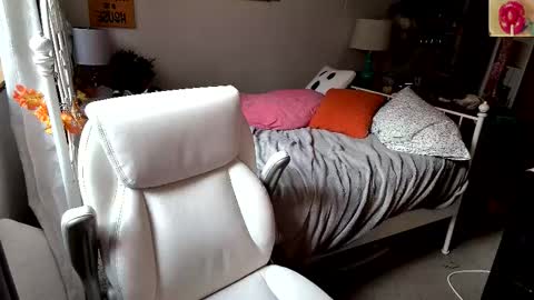 Snapshot of xxstrawberryjanexx chatting on 11-04-25, 08:30 Strawberry Jane online show from 11-04-25, 08:30