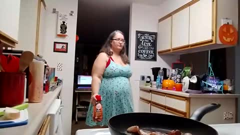 Snapshot of xxstrawberryjanexx chatting on 11-06-25, 08:32 Strawberry Jane online show from 11-06-25, 08:32