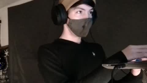 Snapshot of xxwhitefoxx chatting on 02-28-25, 06:54 David Fox online show from 02-28-25, 06:54