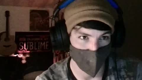 Snapshot of xxwhitefoxx chatting on 03-09-25, 08:18 David Fox online show from 03-09-25, 08:18