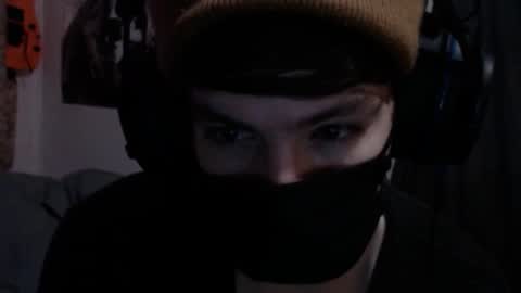 Snapshot of xxwhitefoxx chatting on 09-17-25, 04:03 David Fox online show from 09-17-25, 04:03