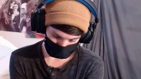 Snapshot of xxwhitefoxx chatting on 10-09-25, 03:37 David Fox online show from 10-09-25, 03:37