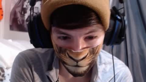 Snapshot of xxwhitefoxx chatting on 10-14-25, 10:16 David Fox online show from 10-14-25, 10:16