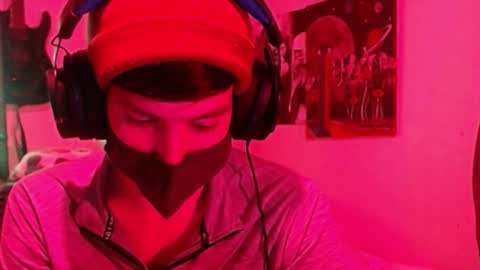 Snapshot of xxwhitefoxx chatting on 10-16-25, 05:19 David Fox online show from 10-16-25, 05:19