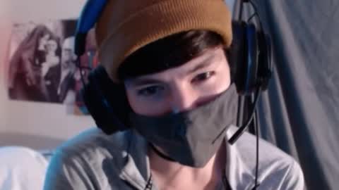 Snapshot of xxwhitefoxx chatting on 10-22-25, 03:29 David Fox online show from 10-22-25, 03:29