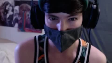 Snapshot of xxwhitefoxx chatting on 10-28-25, 10:52 David Fox online show from 10-28-25, 10:52