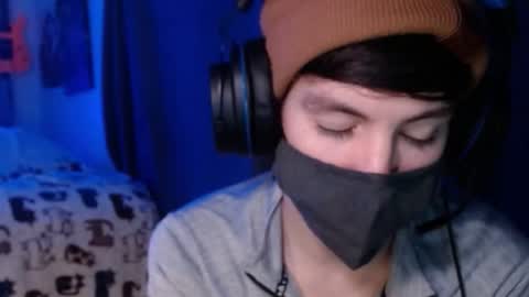 Snapshot of xxwhitefoxx chatting on 10-29-25, 06:15 David Fox online show from 10-29-25, 06:15