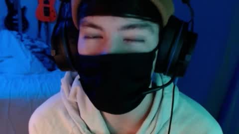 Snapshot of xxwhitefoxx chatting on 11-11-25, 05:40 David Fox online show from 11-11-25, 05:40