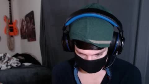 Snapshot of xxwhitefoxx chatting on 11-18-25, 03:34 David Fox online show from 11-18-25, 03:34