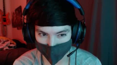 Snapshot of xxwhitefoxx chatting on 11-19-25, 04:23 David Fox online show from 11-19-25, 04:23