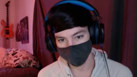 Snapshot of xxwhitefoxx chatting on 11-24-25, 04:01 David Fox online show from 11-24-25, 04:01