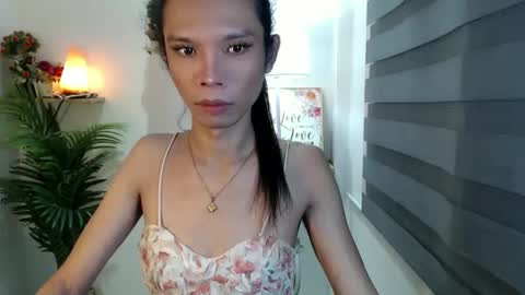 Snapshot of xxxfuckgirlyumsxxx chatting on 11-11-25, 12:27 Your Princess Yums online show from 11-11-25, 12:27