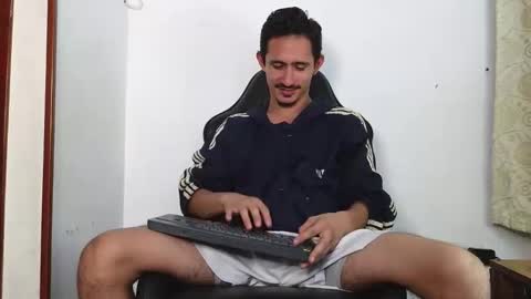 Snapshot of xxxhome_alonexxx chatting on 02-01-26, 11:25 Kev online show from 02-01-26, 11:25