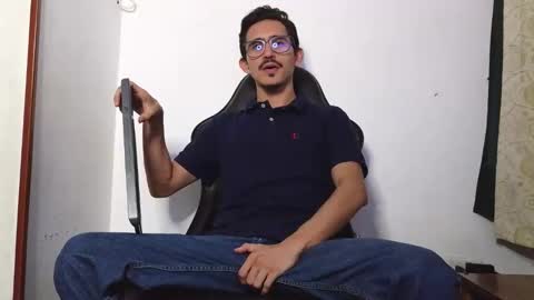 Snapshot of xxxhome_alonexxx chatting on 02-11-26, 10:26 Kev online show from 02-11-26, 10:26