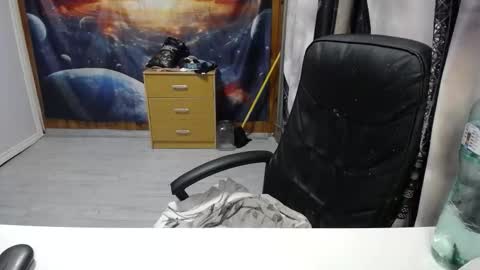 Snapshot of xxxnewlywedsxxx chatting on 10-15-25, 10:10 Lana online show from 10-15-25, 10:10