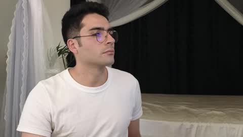 Snapshot of xxxvandersexxx chatting on 02-17-26, 05:59 July and Fer online show from 02-17-26, 05:59