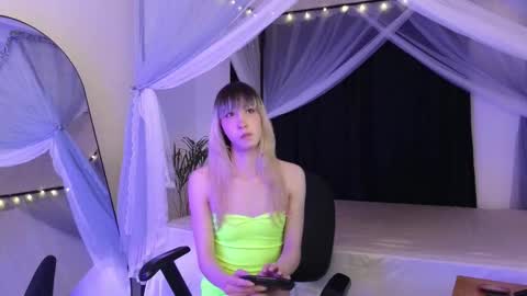 Snapshot of xxxvandersexxx chatting on 02-24-26, 06:55 July and Fer online show from 02-24-26, 06:55