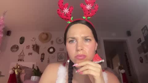 Snapshot of xyleialuv chatting on 12-24-24, 02:54 Xylea Luv online show from 12-24-24, 02:54