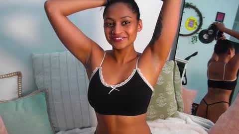 Snapshot of xzaramx chatting on 09-18-25, 06:43 Zara online show from 09-18-25, 06:43