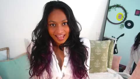 Snapshot of xzaramx chatting on 09-21-25, 03:57 Zara online show from 09-21-25, 03:57