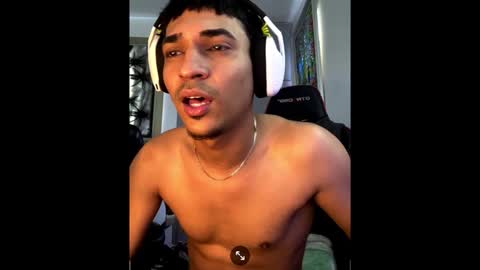 Snapshot of y0ungman_who_loveswork chatting on 12-20-24, 03:31 Y0ungman online show from 12-20-24, 03:31