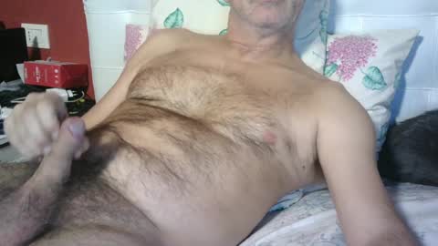 Snapshot of yahe2010 chatting on 12-30-24, 05:04 grillino online show from 12-30-24, 05:04