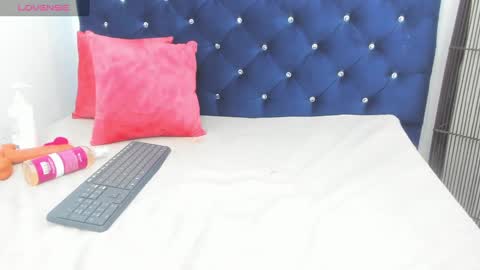 Snapshot of yaiza_sexylovee chatting on 10-25-25, 11:43 yaiza_sexylovee online show from 10-25-25, 11:43