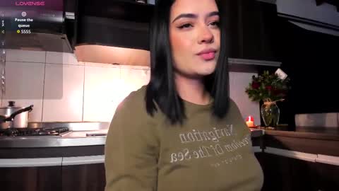 Snapshot of yaky_ chatting on 10-01-25, 01:00 Yakeline online show from 10-01-25, 01:00