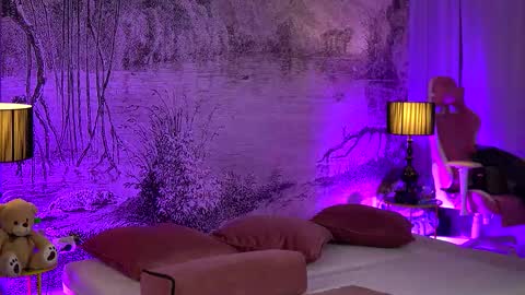 Yamira online show from 09-30-25, 06:02