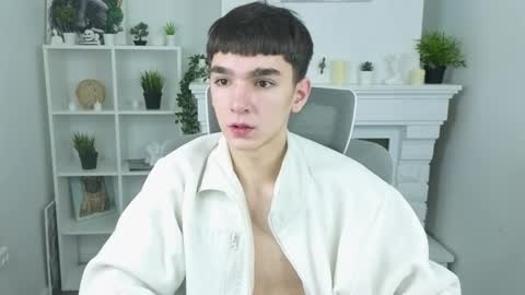 Snapshot of yamitwink chatting on 11-08-25, 08:40 yamitwink online show from 11-08-25, 08:40