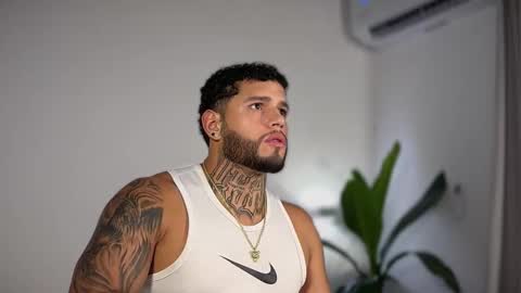 Snapshot of yamp_bigcock chatting on 10-29-25, 02:14 yamp sambrano online show from 10-29-25, 02:14