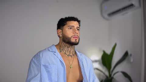 Snapshot of yamp_bigcock chatting on 10-31-25, 01:28 yamp sambrano online show from 10-31-25, 01:28