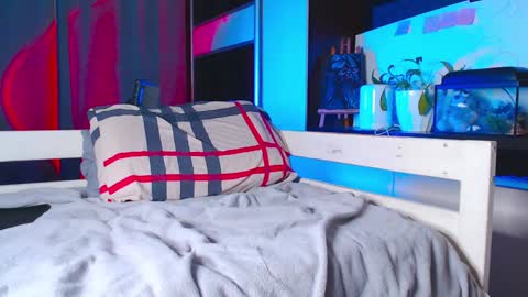 Snapshot of yan_rizen chatting on 12-19-24, 06:45 Yan online show from 12-19-24, 06:45