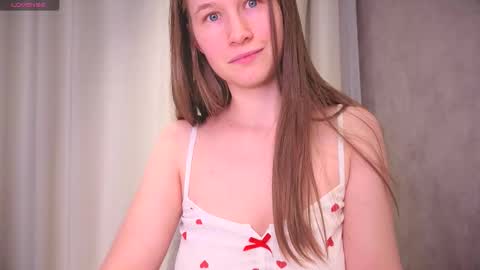 Snapshot of yana_squrel_22 chatting on 10-11-25, 02:15 Yana online show from 10-11-25, 02:15