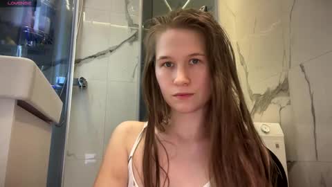 Snapshot of yana_squrel_22 chatting on 10-17-25, 01:14 Yana online show from 10-17-25, 01:14